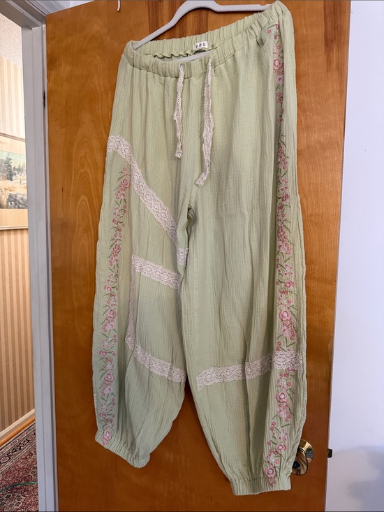 POL Pants - POL Light Green, Floral Patches, Embroidered, Cuffed Boho pants Sz L. Never Worn